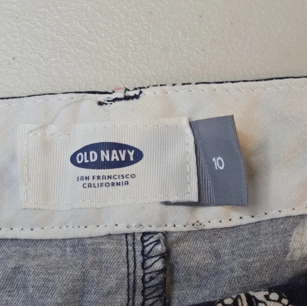 Old Navy Floral Print Shorts Navy Cream Size 10